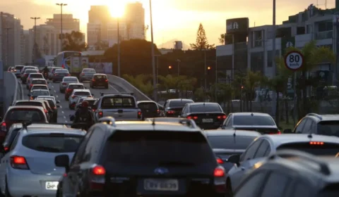 Uso de celular e embriaguez ao volante disparam no trânsito do DF