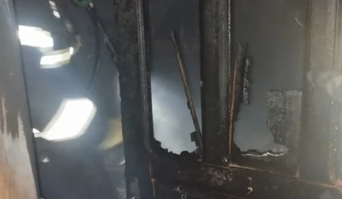 VÍDEO: bombeiros combatem incêndio em residência em Araguaína