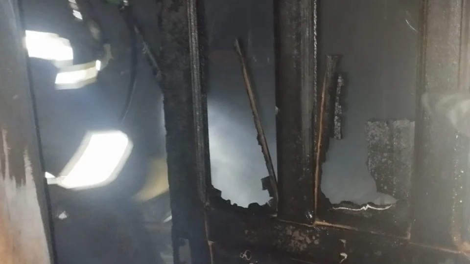 VÍDEO: bombeiros combatem incêndio em residência em Araguaína