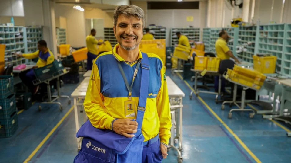 Concurso dos Correios: quais são as atribuições de um carteiro