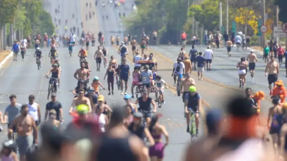 Venda de comidas e bebidas é liberada no Eixão do Lazer no DF