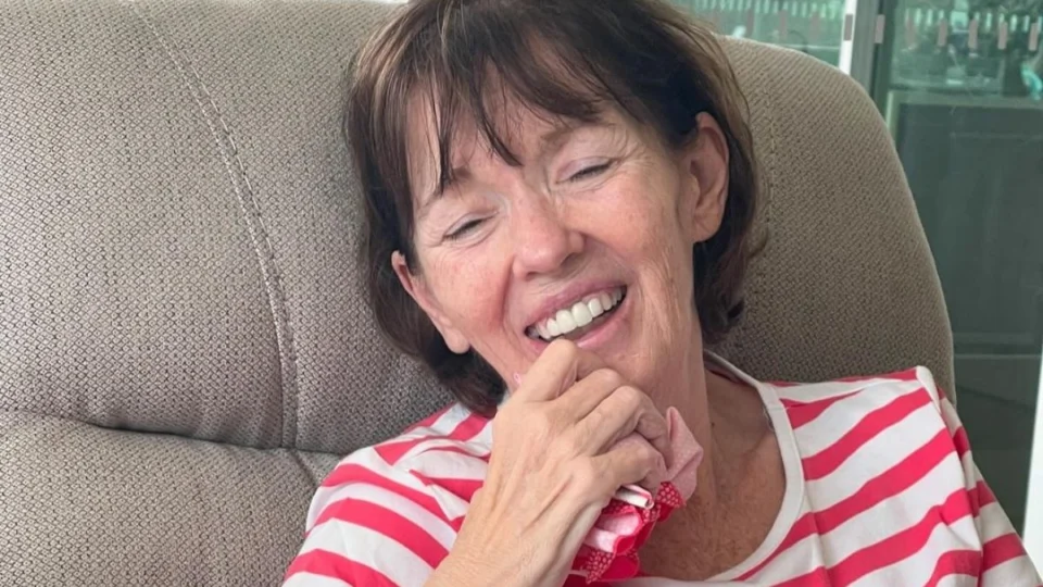 Ex-apresentadora causa alvoroço ao anunciar a própria morte nas redes sociais; leia mensagem póstuma