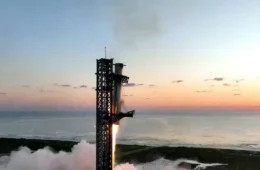 Foguete deu ré! SpaceX faz história com retorno da Starship