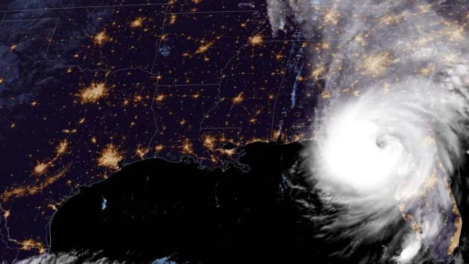 Furacão Milton: imagens de satélite impressionam o mundo; acompanhe ao vivo