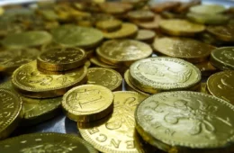 Homem encontra dinheiro no chão e se torna milionário com aposta de sorte