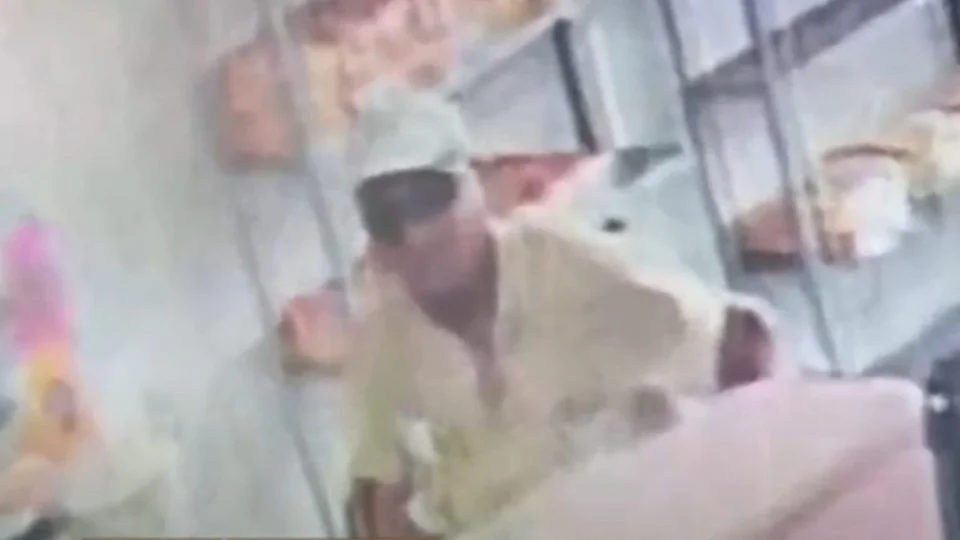 Idoso tenta aplicar golpe em padaria de Manaus, mas proprietário reage; assista vídeo