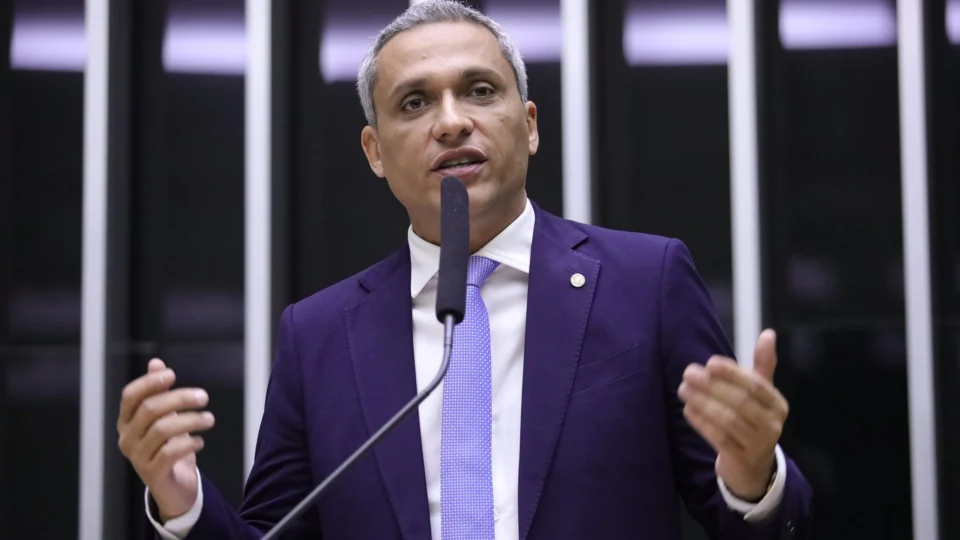 Deputado Gustavo Gayer é alvo da PF por desvio de cota parlamentar