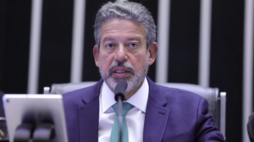 Arthur Lira deve anunciar nesta terça (29) apoio formal ao seu sucessor