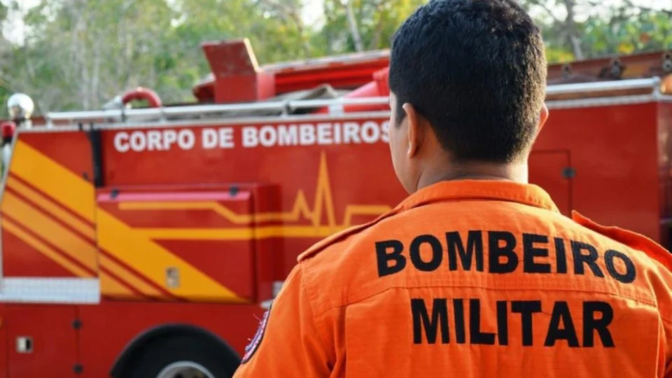 Incêndio destrói casa de família em área rural de Ji-Paraná (RO) e causa perda total