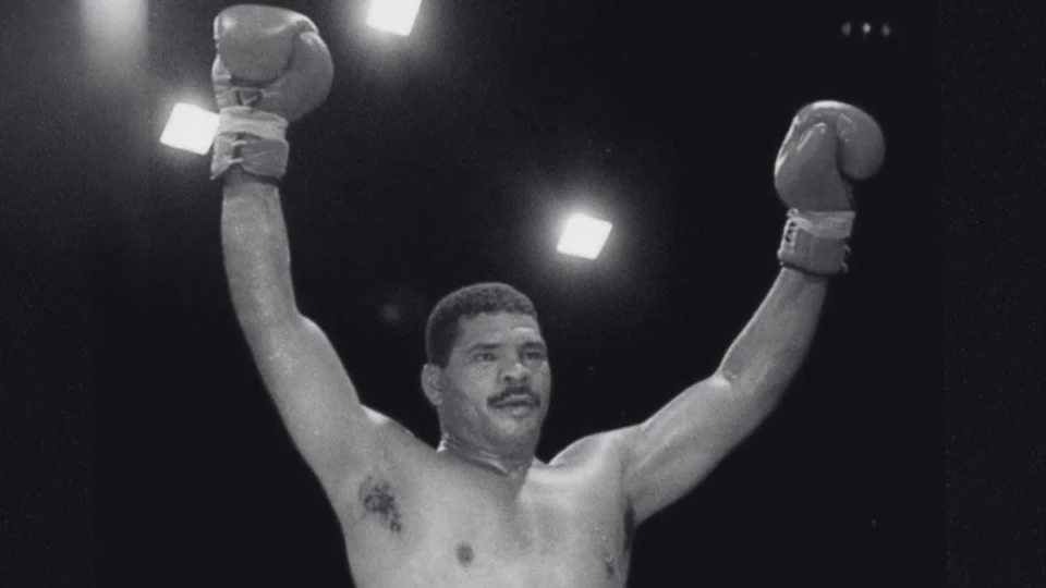 Maguila, ícone do boxe brasileiro, morre aos 66 anos