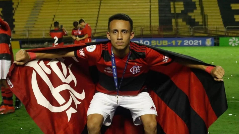 Matheus Gonçalves tem vídeo vazado com ‘amante’ em banheira de motel, porém rebate