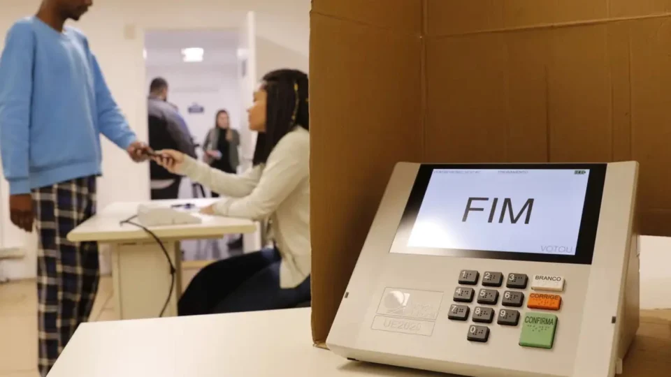 Eleições 2024: o que acontece se eu não votar e não justificar?