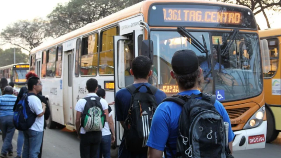 CLDF aprova Passe Livre para acompanhantes de alunos