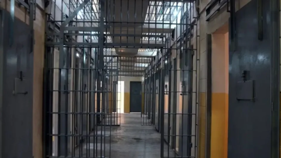 Casal é preso por tráfico de drogas e posse de arma de fogo no DF