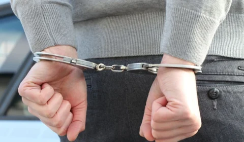 Foragido por roubo e tráfico é preso no DF