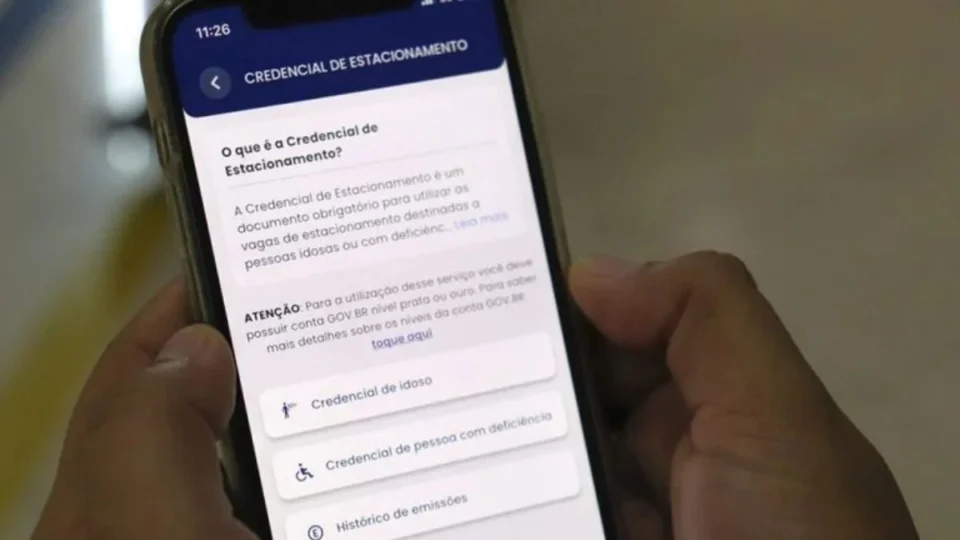 Idosos e PcDs: saiba como obter credencial de estacionamento pelo aplicativo em Manaus