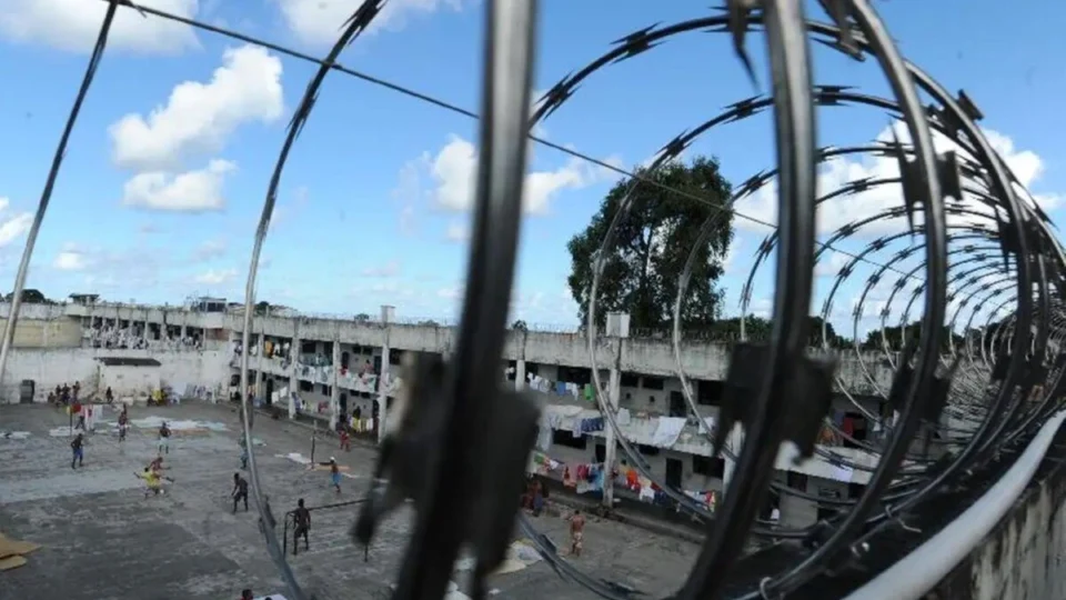 STF forma maioria para proibir revistas íntimas em presídios