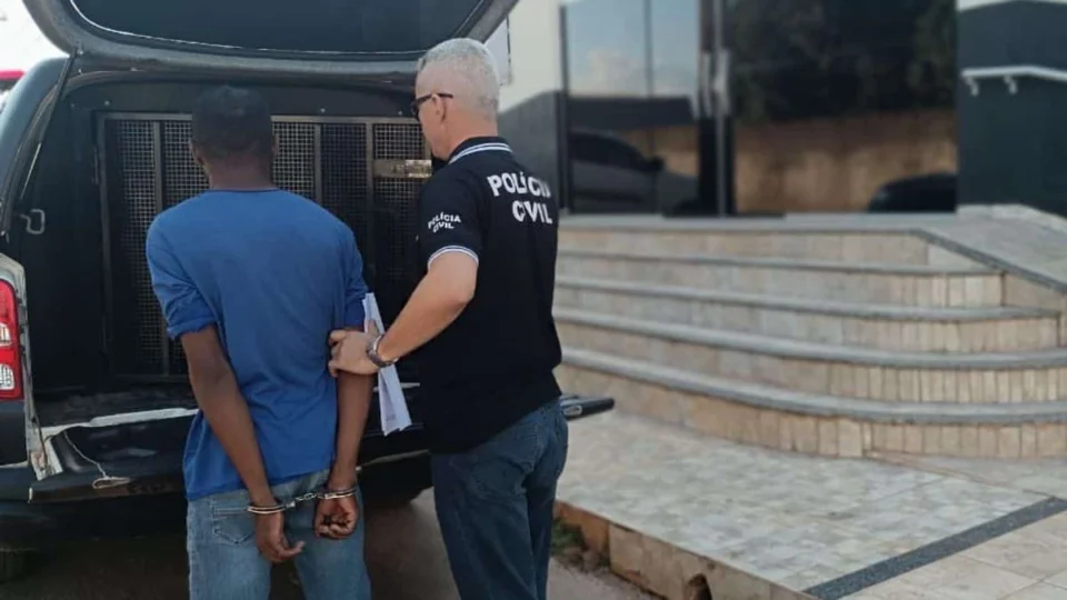 Suspeito de matar homem com golpes de faca em distribuidora é preso um dia após o crime