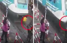 Por um triz! Pedestre distraído com celular quase é atropelado por trem na Argentina; assista vídeo