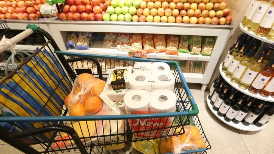 Preço da refeição encarece com alta da inflação alimentar no Brasil; entenda