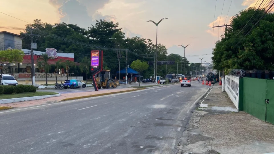 Trecho da avenida Mário Ypiranga é liberado após interdição para obra em Manaus