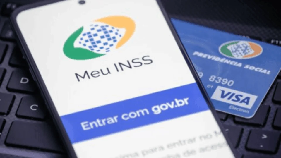 Idosos podem antecipar pagamento do INSS diretamente no banco; veja como