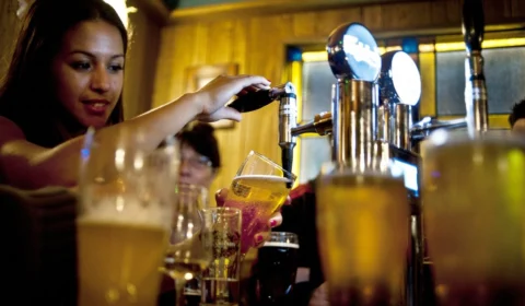 Brasil registra 12 mortes por hora por conta do álcool, aponta Fiocruz