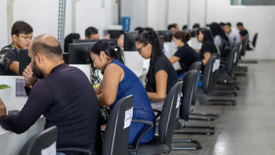 Sines do AM disponibilizam 610 vagas de emprego nesta quinta (7)