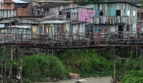 Amazonas tem a maior população em favelas e comunidades urbanas do Norte, diz IBGE