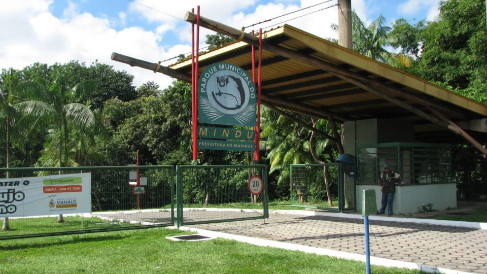 Corpo de homem é encontrado boiando no igarapé do Mindu em Manaus