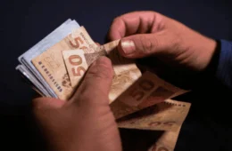 13° salário: prazo de pagamento da 1ª parcela termina na sexta (29)