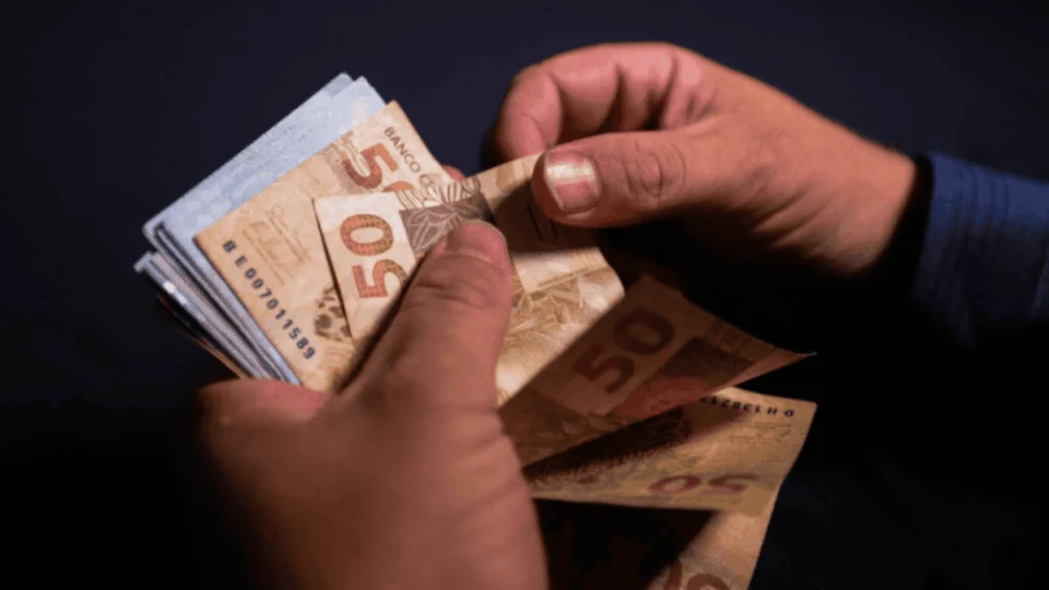 Décimo terceiro: empresas têm até sexta-feira (29) para pagar primeira parcela