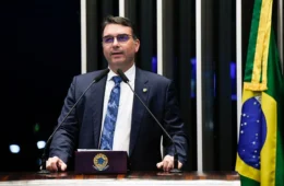 Flávio Bolsonaro diz que ‘pensar em matar alguém não é crime’ sobre plano contra autoridades