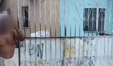 Homem joga água em entregadora durante briga em Manaus; veja vídeo