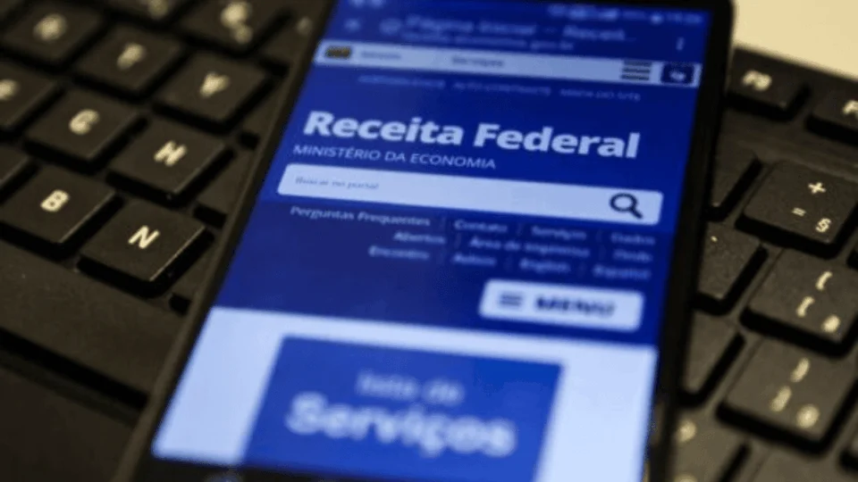 Leilão Receita Federal: iPhone e notebook a partir de R$ 900; saiba como participar