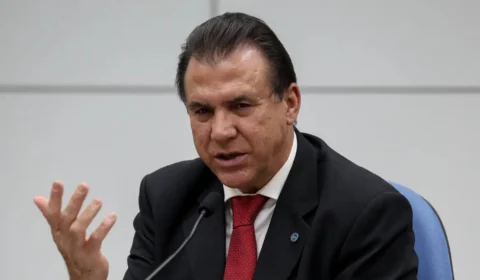 Ministros comemoram queda histórica de desemprego no país