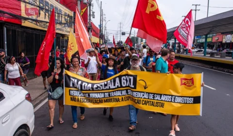 Escala 6×1: manifestação reforça luta pela redução da jornada de trabalho em Manaus