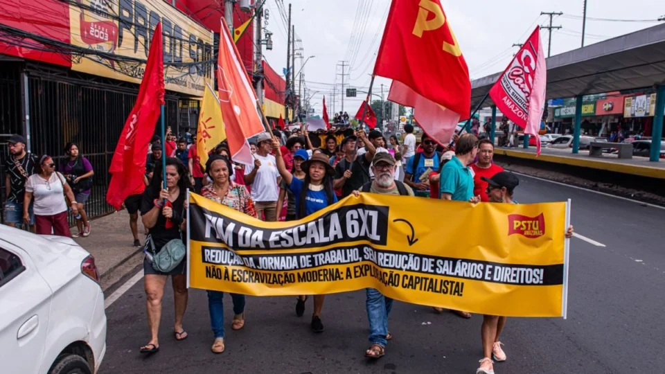 Escala 6×1: manifestação reforça luta pela redução da jornada de trabalho em Manaus