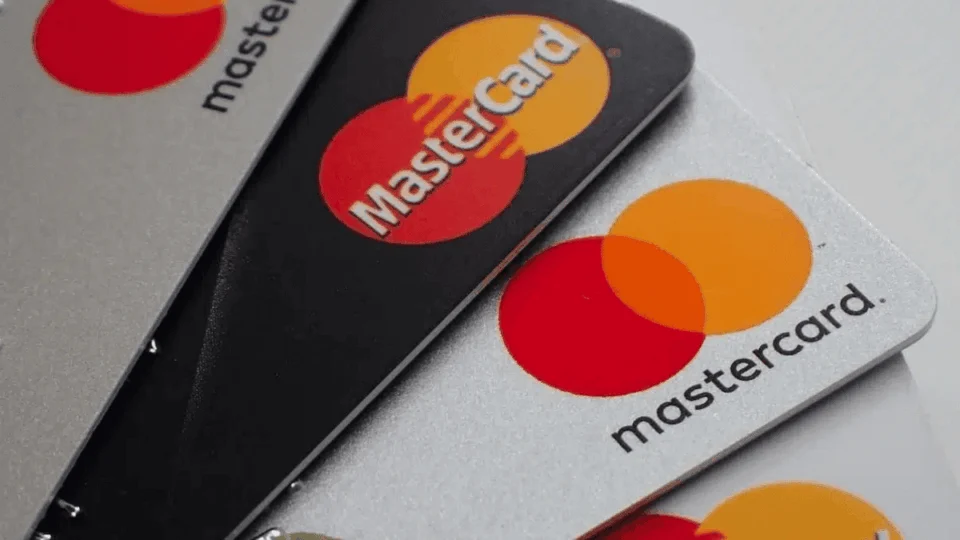 Mastercard quer eliminar uso de senhas nos cartões ate 2030; entenda