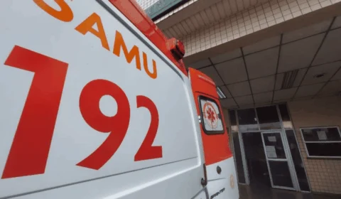 Moradora em situação de rua é atropelada por carro em Manaus; veja vídeo