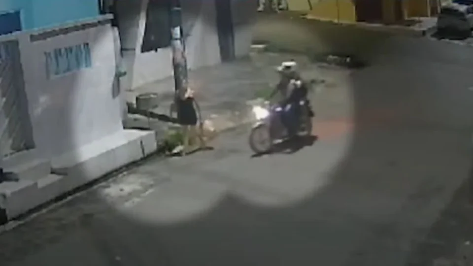 VÍDEO: mulher reage a assalto e luta com suspeitos na zona Oeste de Manaus