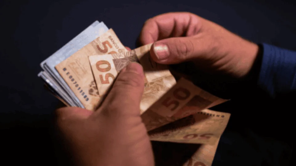 Primeira parcela do décimo terceiro deve ser depositada até hoje (29/11)