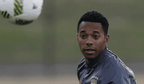 Caso Robinho: cinco ministros do STF votam para manter prisão do ex-jogador