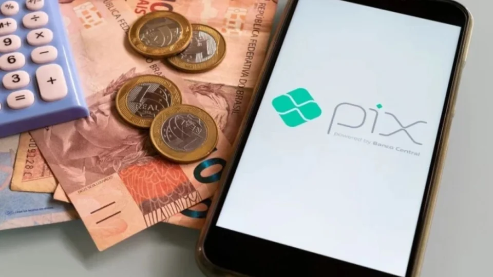 Pix vai ser cobrado? Entenda as novas regras da Receita Federal