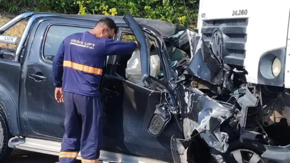 Motorista morre após colidir com caminhão na AM-010, em Rio Preto da Eva