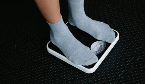 Por que eu como muito e não engordo? Especialistas indicam a solução 