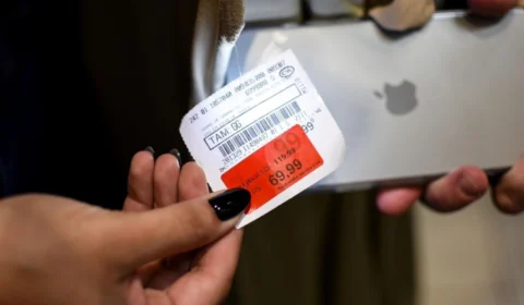 Black Friday: lojas em shoppings de Manaus são autuadas por falsos descontos