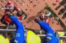 VÍDEO: bebê é resgatado de helicóptero após enchente na Espanha