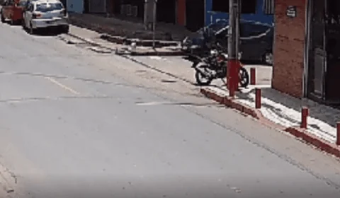 Idoso de 84 anos é resgatado após cair em buraco no DF; veja vídeo do acidente