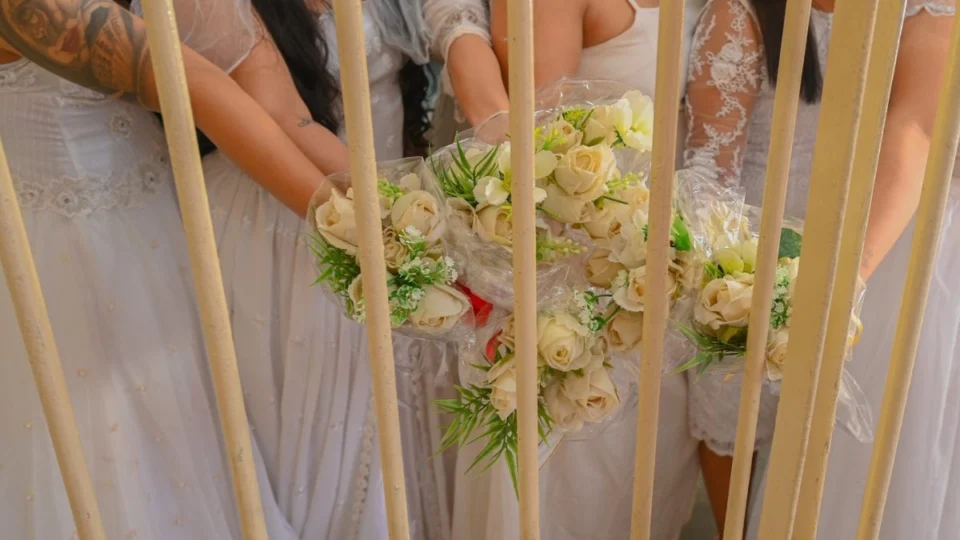 Casamento coletivo LGBT+ acontece em prisão no Amazonas: ‘Nos reencontramos no presídio’